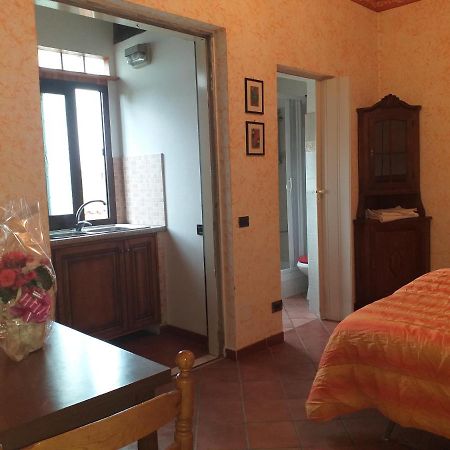 Mirella'S House Viaverona 아르데아 외부 사진